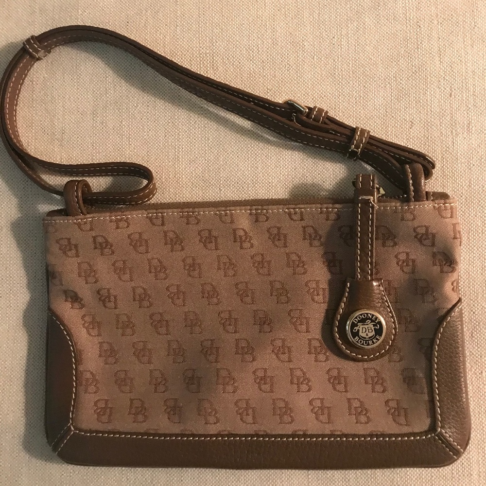 Dooney & Bourke clutch with handle